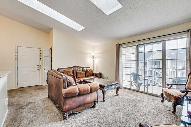 Building Photo - 450 Northam Dr