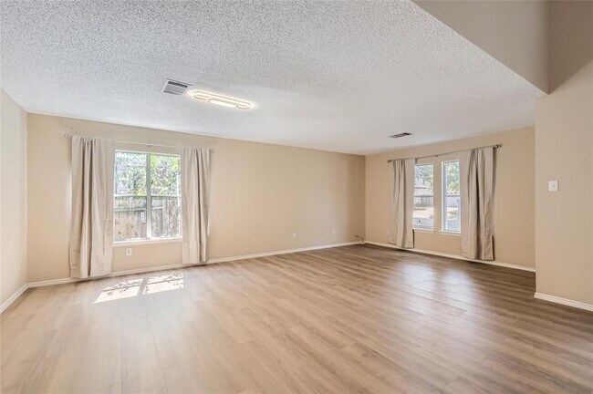 Foto del edificio - 2610 Glen Field Dr