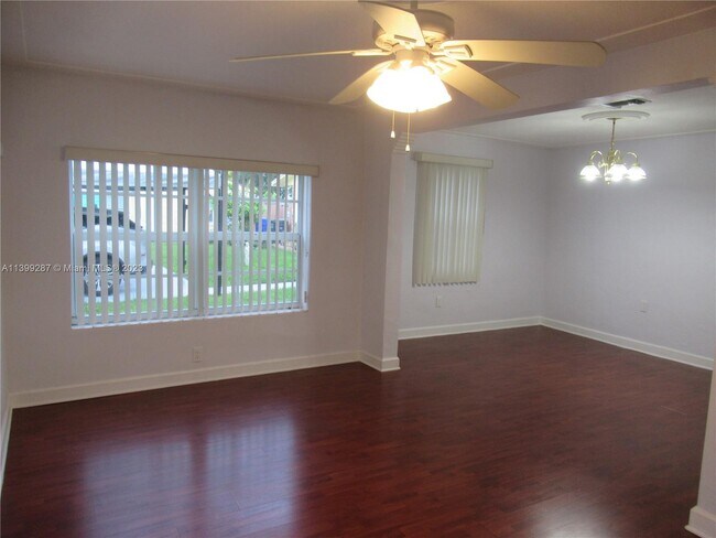 Building Photo - 511 NW 60th Way