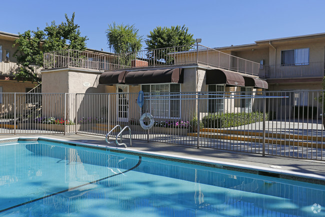 LA PISCINA - Southwest Pointe Apartments