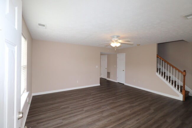 Building Photo - 100-102 Aubrey Dr