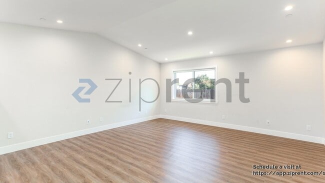 Foto del edificio - 1339 Camellia Dr