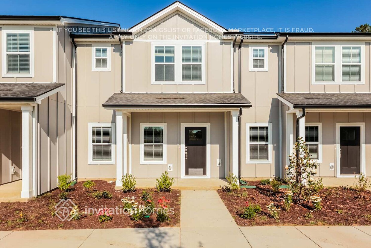 Foto principal - 221 River Rock Dr