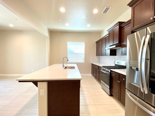 Foto del edificio - $2,495 Leonard & Ashlan, 3 Bedroom Home - ...