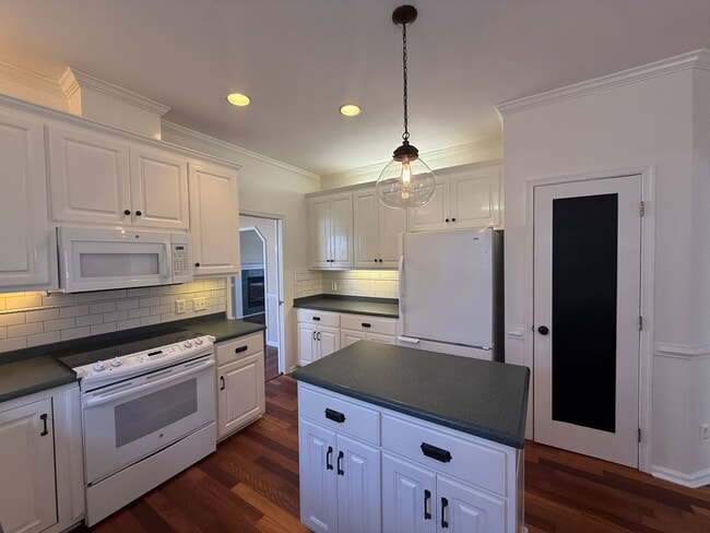 Building Photo - Spacious 3-Bedroom Home in Burbage Grant! "ASK ABOUT OUR ZERO DEPOSIT"