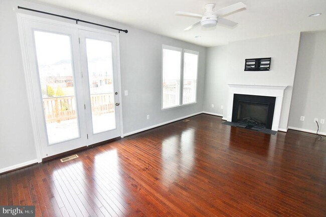 Foto del edificio - 165 Solara Dr