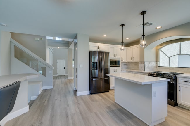 Building Photo - 10908 Royal Highlands St