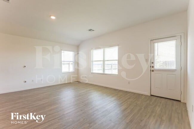 Foto del edificio - 1228 Treehouse Ln