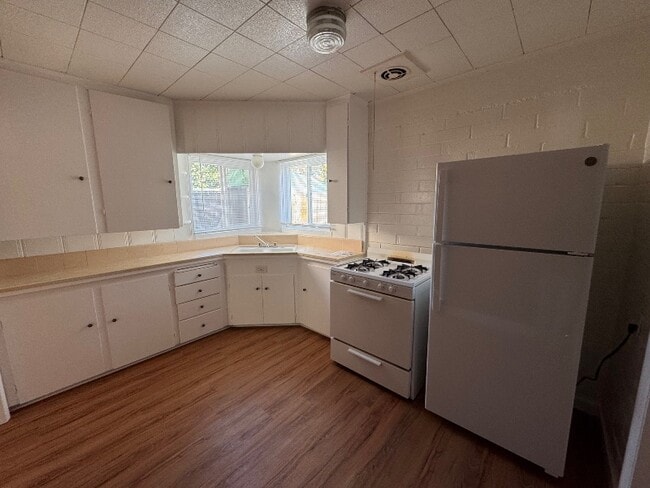 Building Photo - 2305 Lomita Blvd