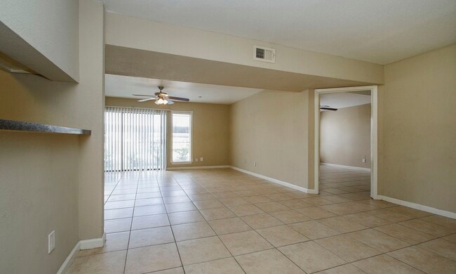 Foto del edificio - 2822 S Bartell Dr