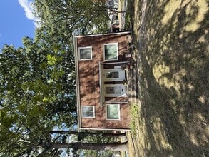 Building Photo - 2137 Woodland St NE