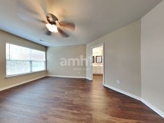 Foto del edificio - 218 Sparkleberry Ln