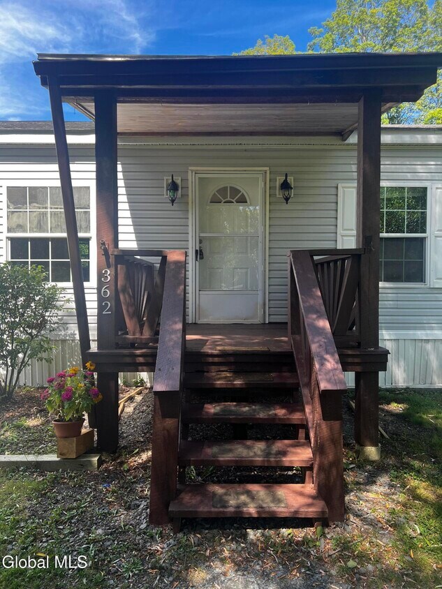 Foto principal - 362 Hoags Corners Rd