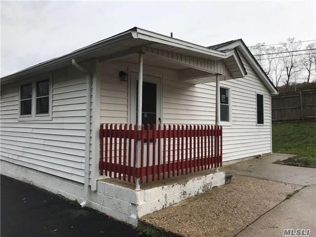 Building Photo - 188 Hallock Landing Rd