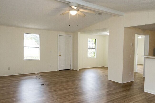 Foto del edificio - 5440 Harpo St