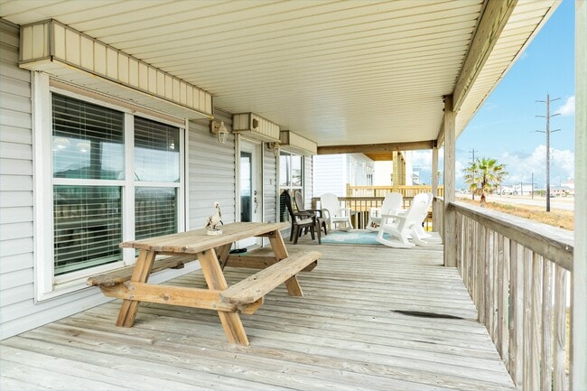 Building Photo - 23012 Verano Dr