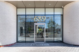 Building Photo - 689 The Queensway