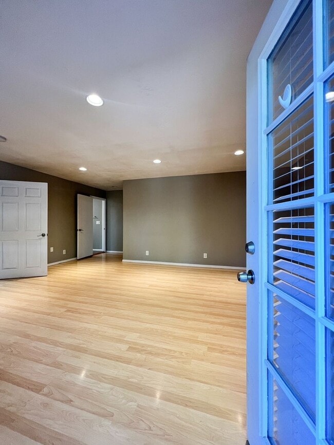 Building Photo - 1341 Mitchell Dr