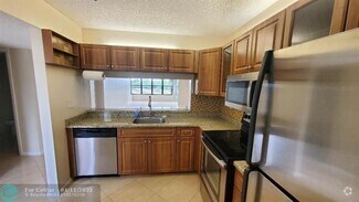 Building Photo - 2767 Carambola Cir N