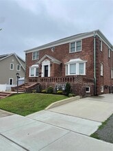 Building Photo - 355 E Beech St