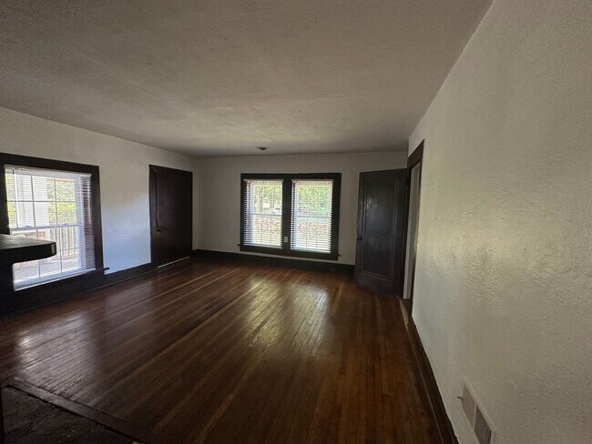 Foto del edificio - Charming 4 Bedroom House in Bedford