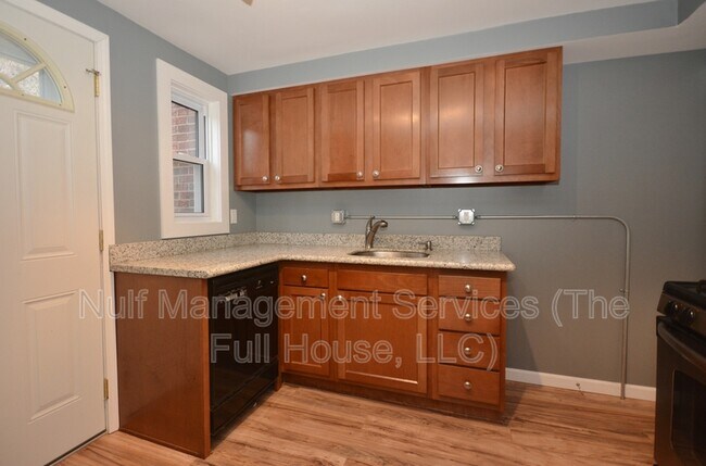 Building Photo - 2025 Fairland St