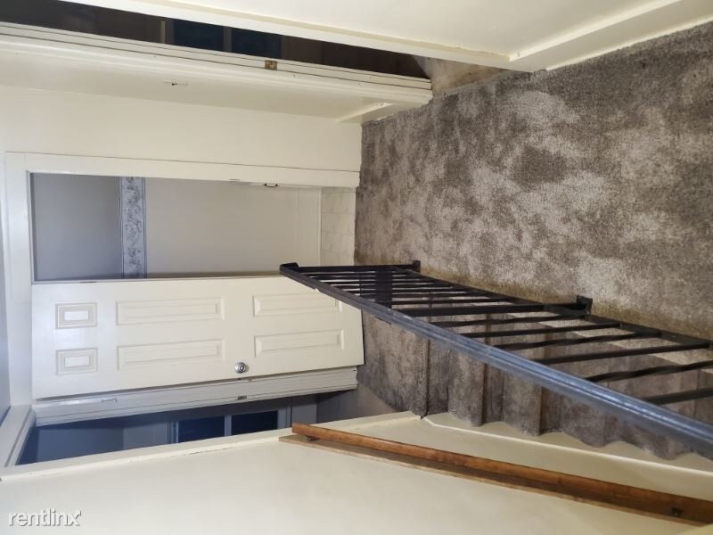 Foto principal - 5 br, 1.5 bath House - 517 James St