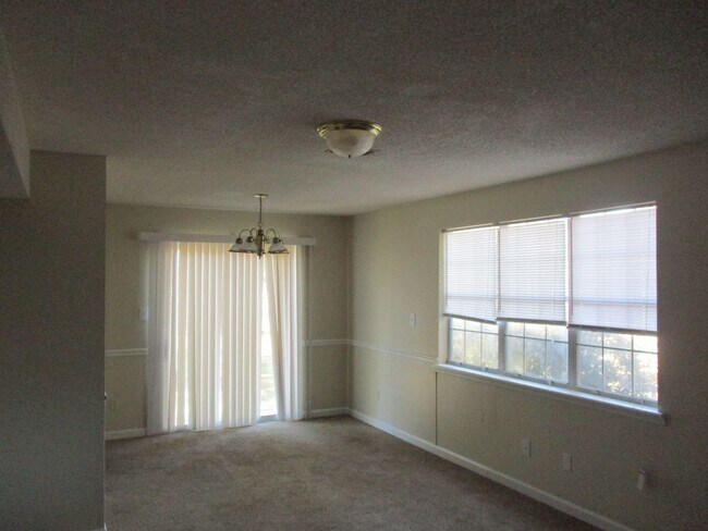 Foto del edificio - 115 Acacia Ct