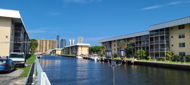 Foto del edificio - 3550 NE 169th St