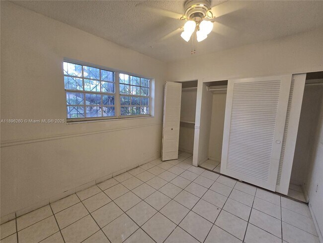Foto del edificio - 71 NW 76th St