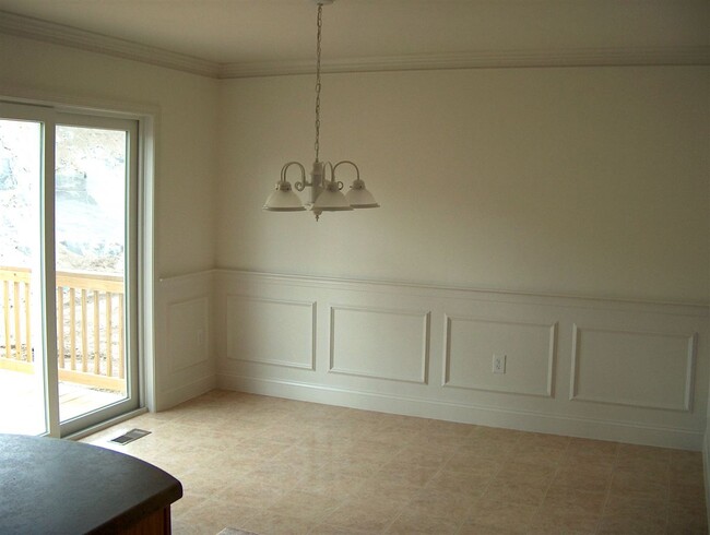 Building Photo - 3 br, 2.5 bath House - 124 Marathon Way