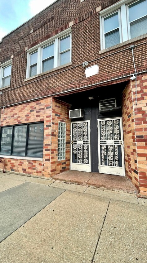 Foto principal - 3072 E 79th St