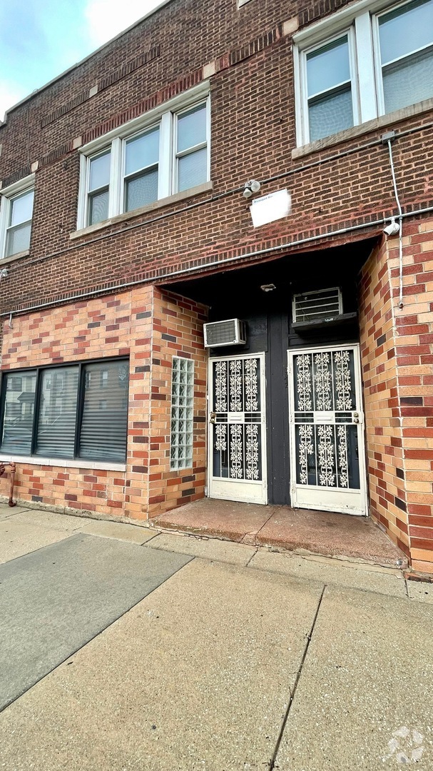 Building Photo - 3072 E 79th St