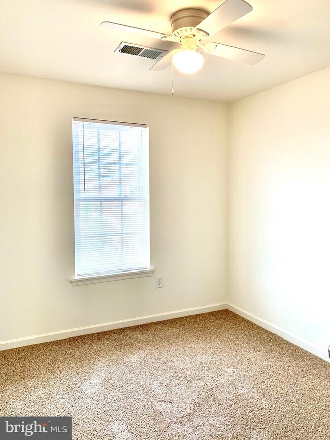 Building Photo - 110 Cross Keys Pl