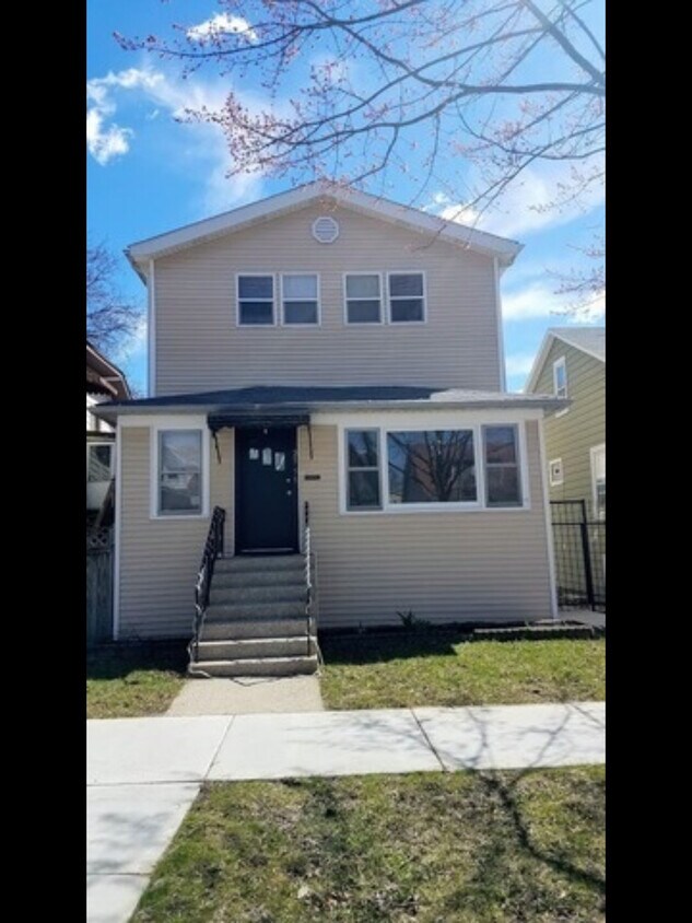 2555 N Marmora Ave, Chicago, IL 60639 Townhome Rentals in Chicago IL