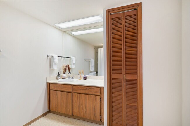 Foto del edificio - Country Club Plaza#307