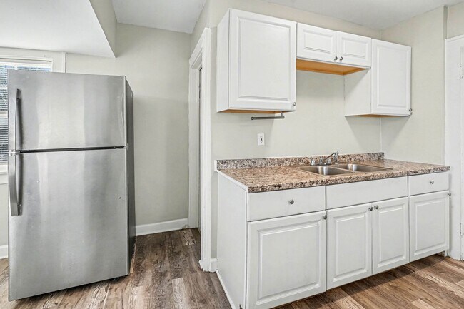 Foto del edificio - 2421 E 67th Terrace