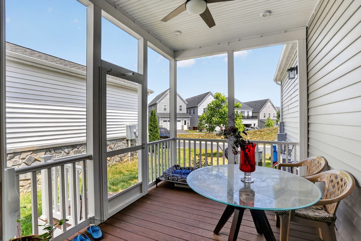 Building Photo - 41922 Spring Air Dr