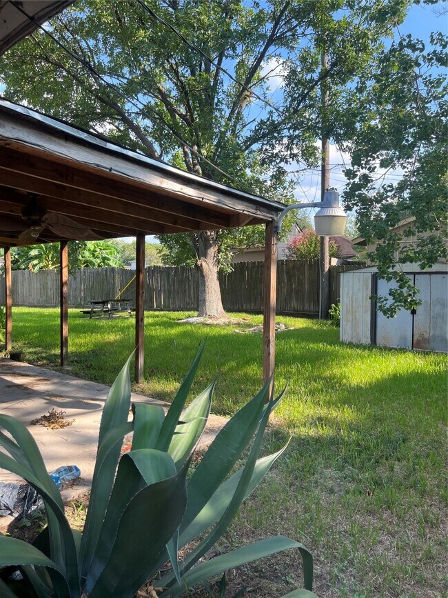 Foto del edificio - 5203 Markwood Ln