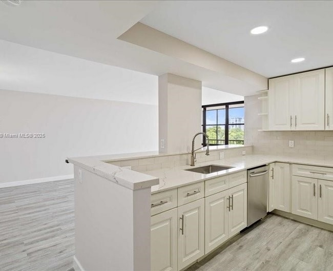 Building Photo - 800 Parkview Dr