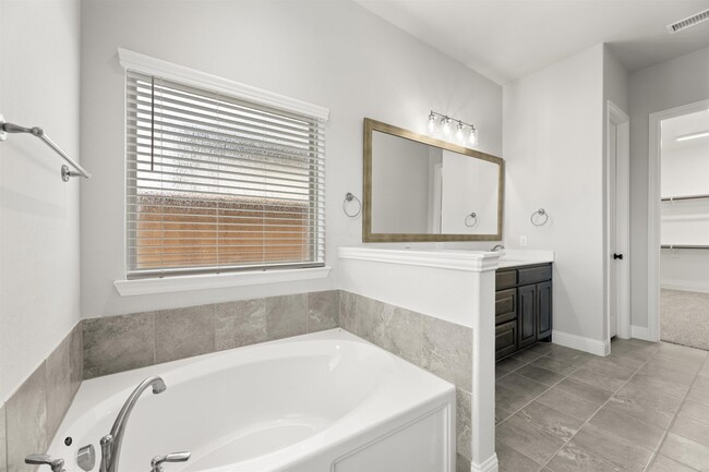 Foto del edificio - 2702 Woodland Ct