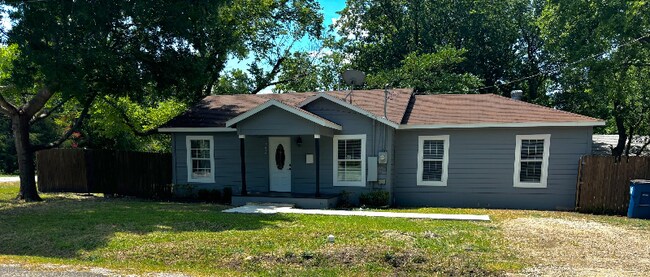 Building Photo - 302 Alexander Ave