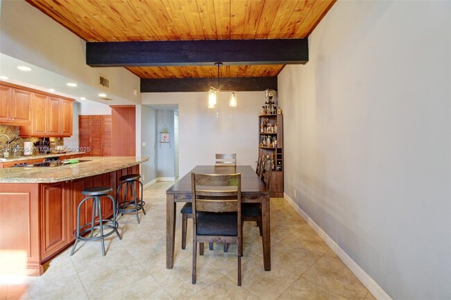 Building Photo - 730 E Coco Plum Cir