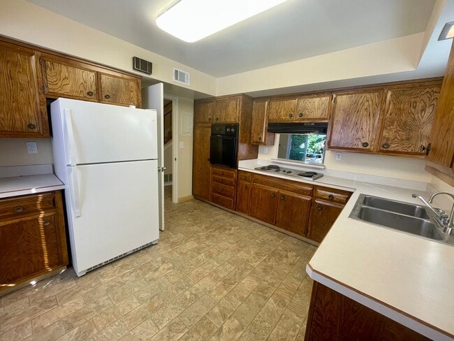 Building Photo - 755 Firenze Pl