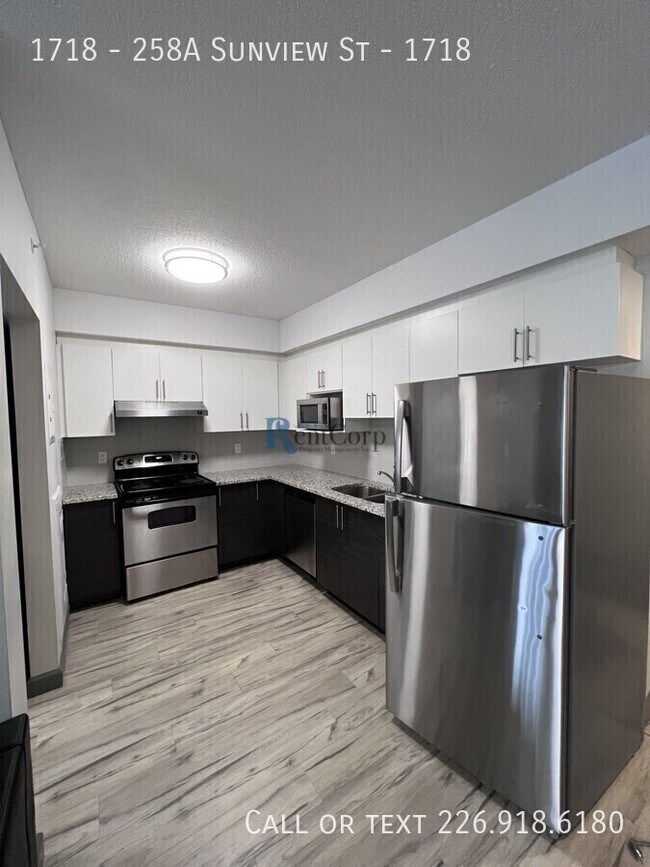 Building Photo - 258A-258A Sunview St