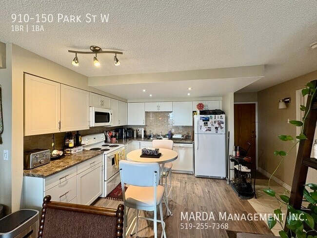 Photo du bâtiment - BEAUTIFUL 1BED 1BATH  VICTORIA PARK PLACE ...