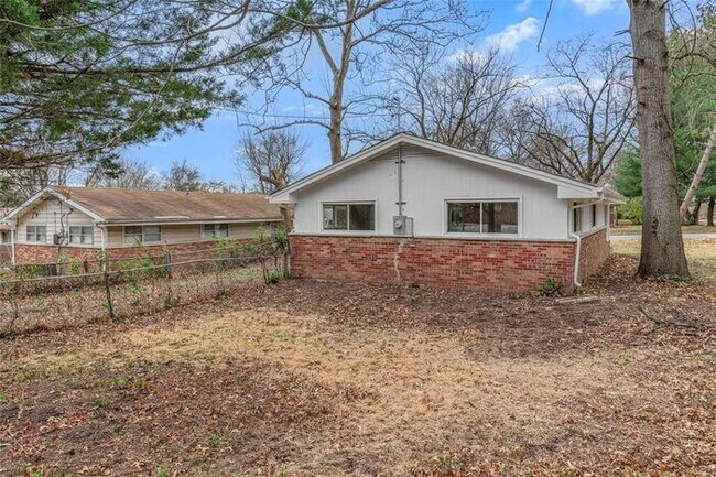 Building Photo - 9962 Duke Dr
