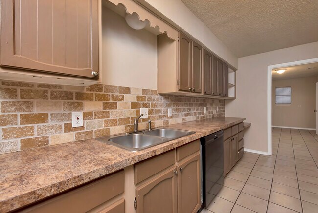 Building Photo - 821 Timberoaks Dr