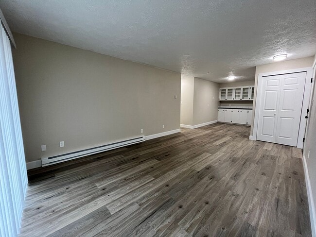 Foto del edificio - Contemporary 2 Bedroom / 1 Bath in Charmin...