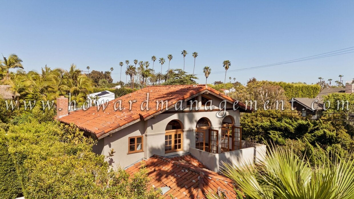 Primary Photo - Stunning 5 Bedroom House in Santa Monica